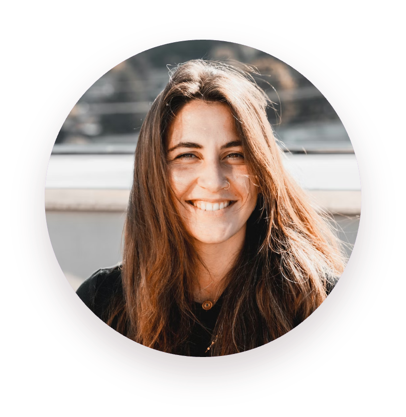 Collaboratrice souriante